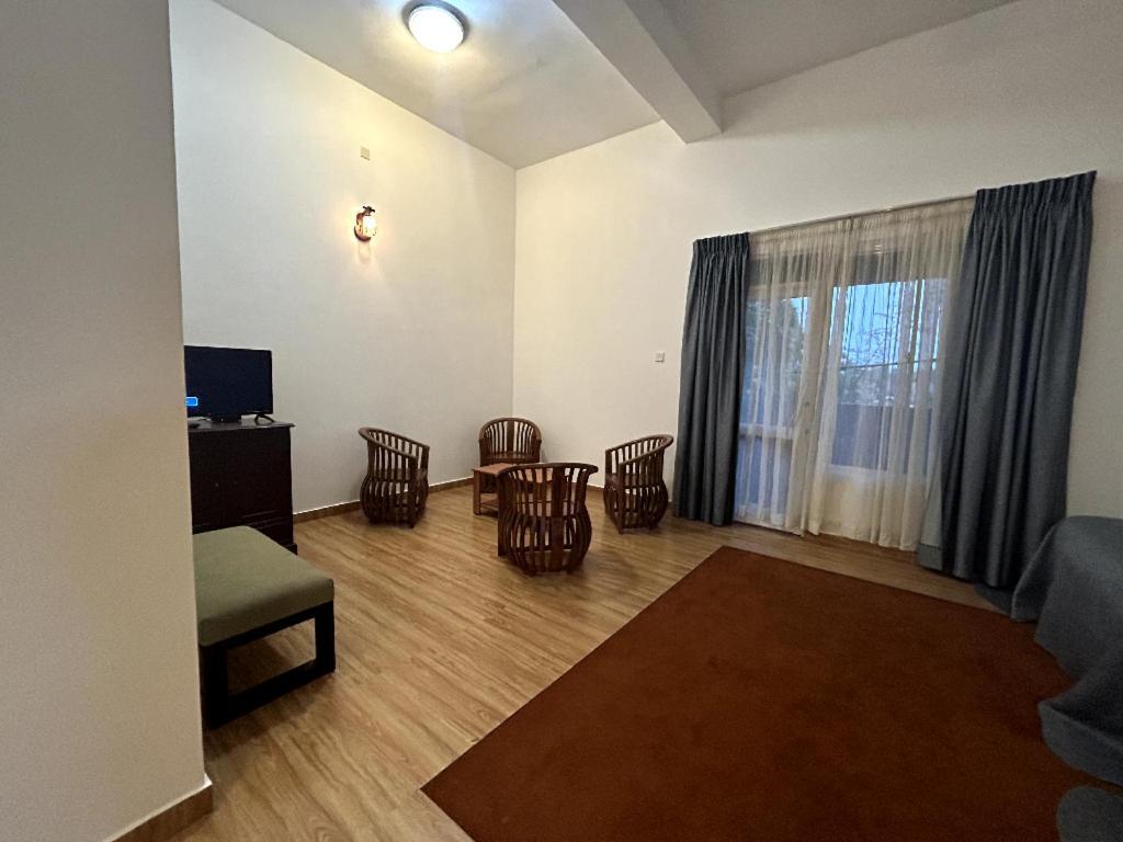 K And K Country Resort Minuwangoda Exterior photo